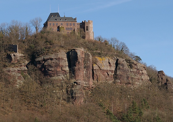 Burg Nideggen und Burgwand %C2%A9 G%C3%BCnter Kobiolka © Deutscher Alpenverein Sektion Rheinland-Kln
